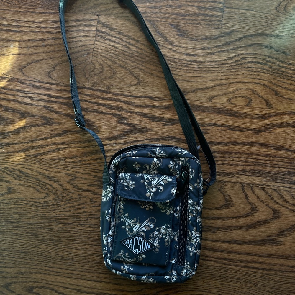 Small crossbody bag with golden fleur de lis detailing by Pacsun